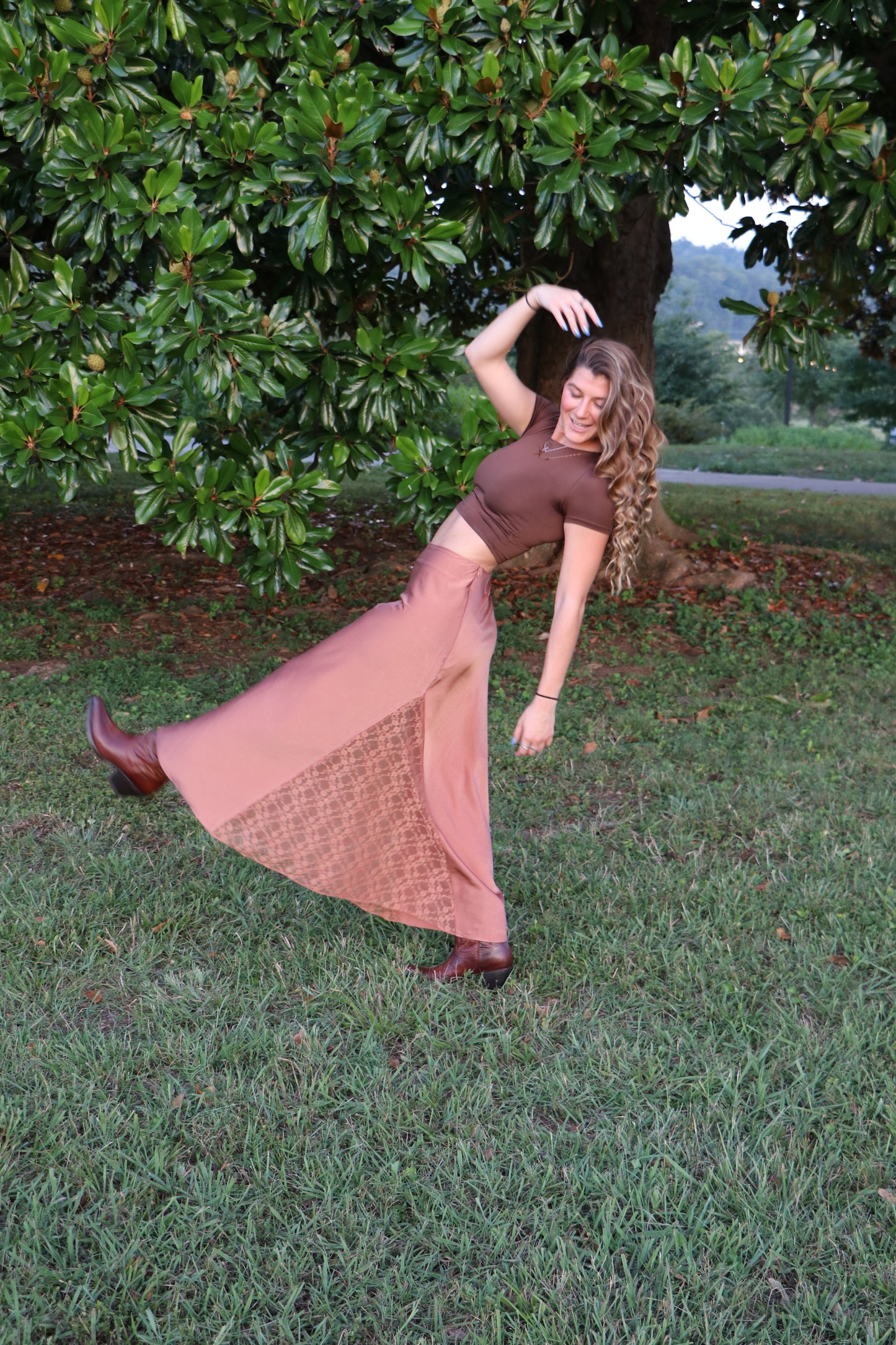 LACE TRIMMED MID-RISE SATIN MIDI SKIRT