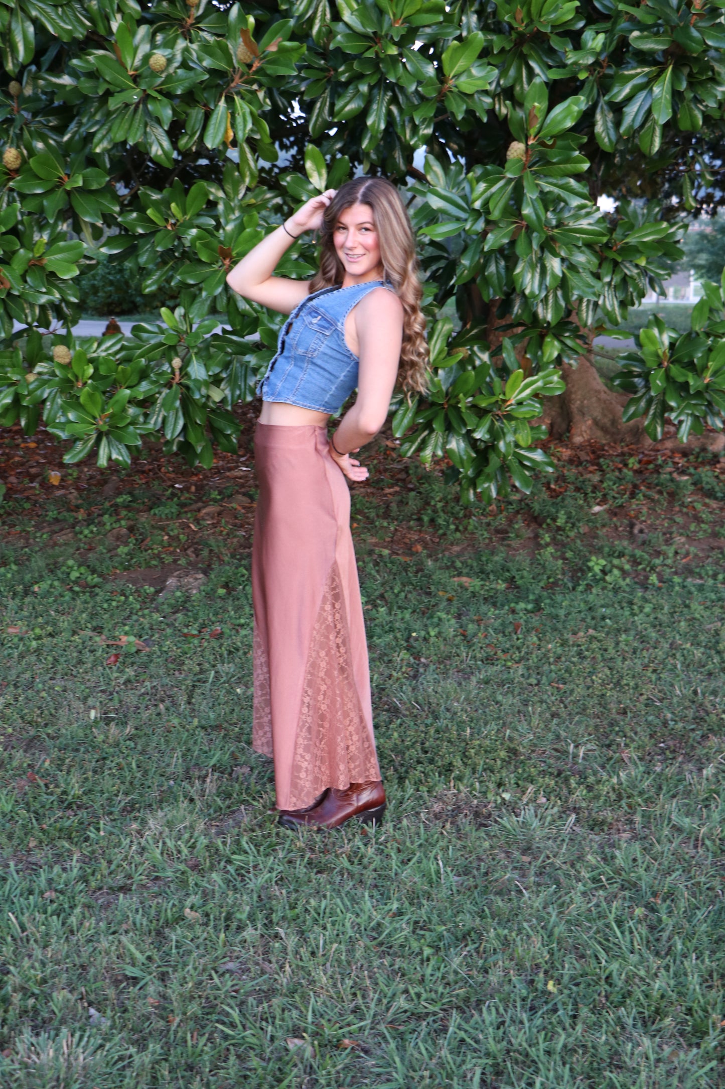 LACE TRIMMED MID-RISE SATIN MIDI SKIRT