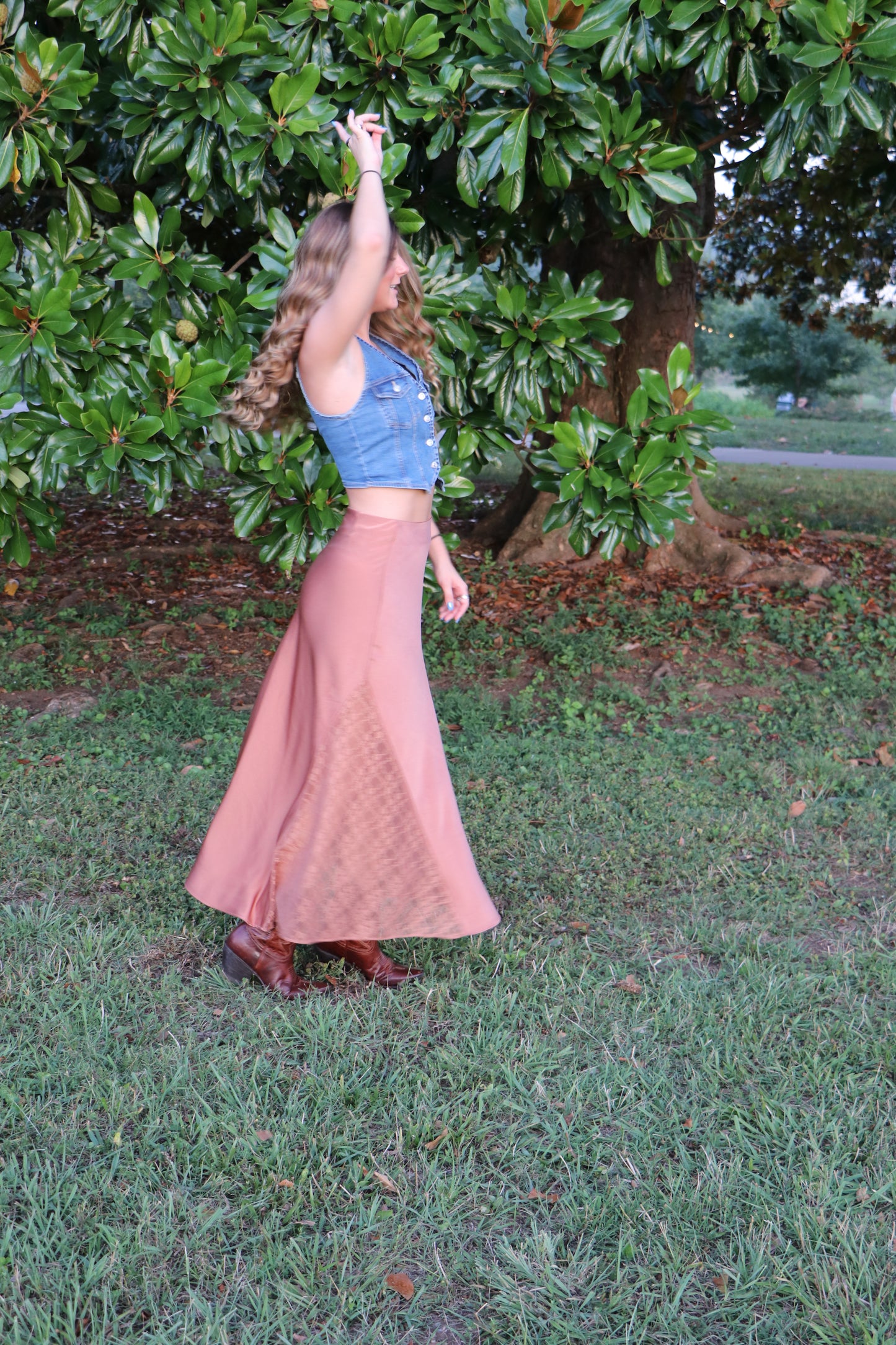 LACE TRIMMED MID-RISE SATIN MIDI SKIRT