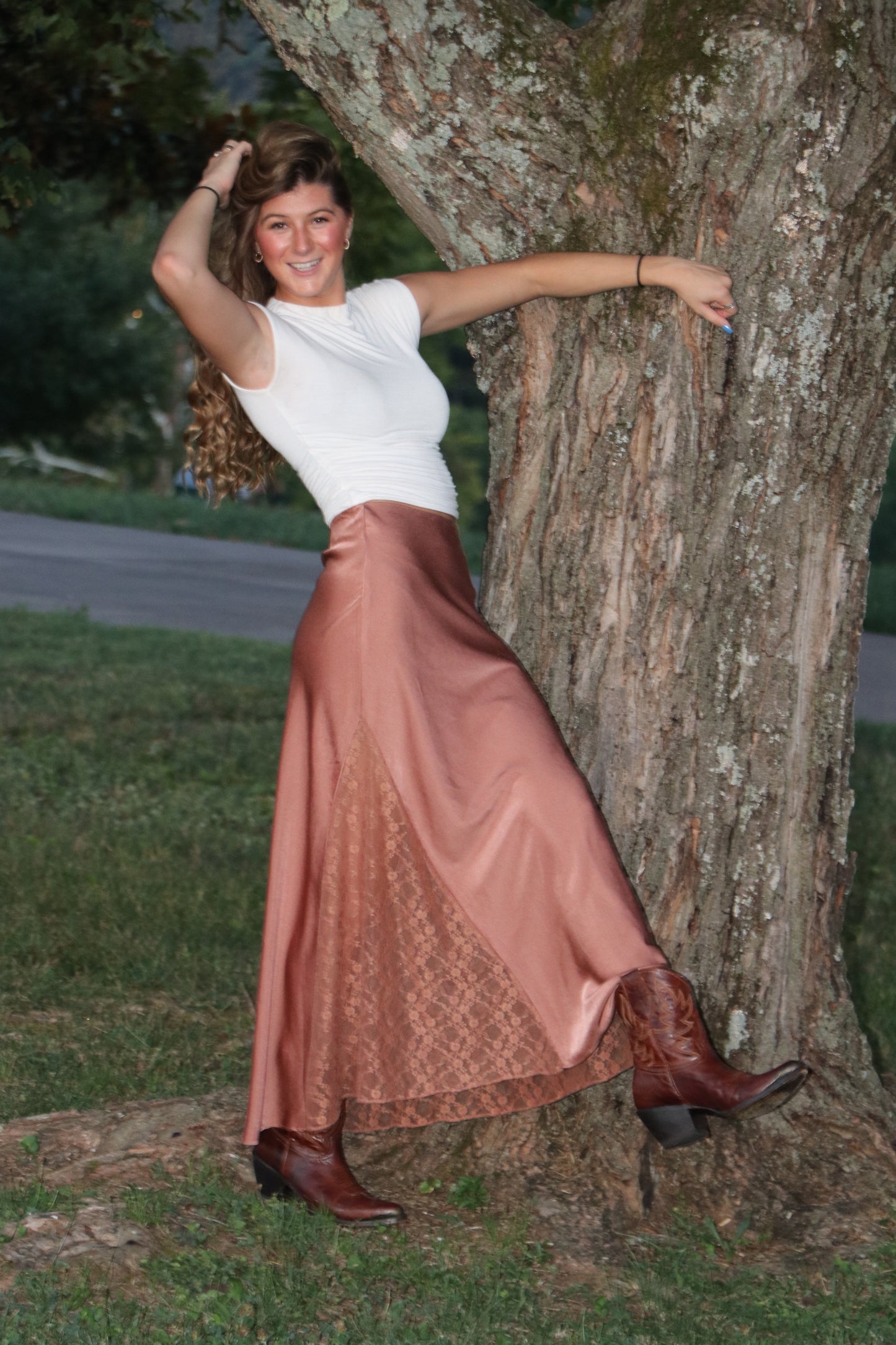 LACE TRIMMED MID-RISE SATIN MIDI SKIRT