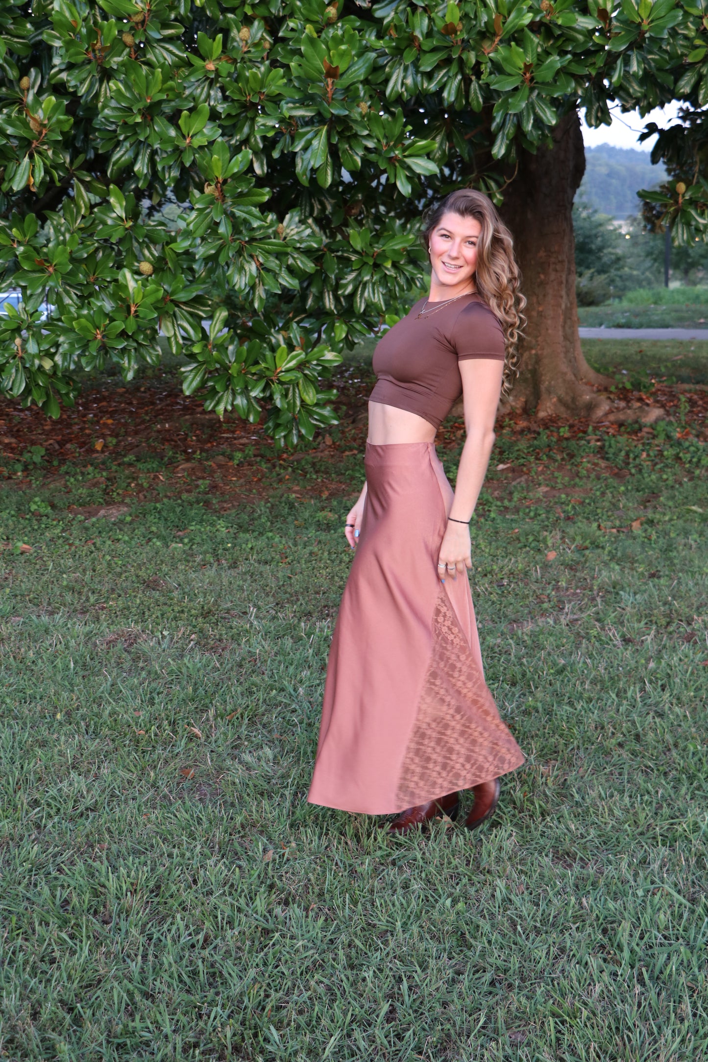 LACE TRIMMED MID-RISE SATIN MIDI SKIRT