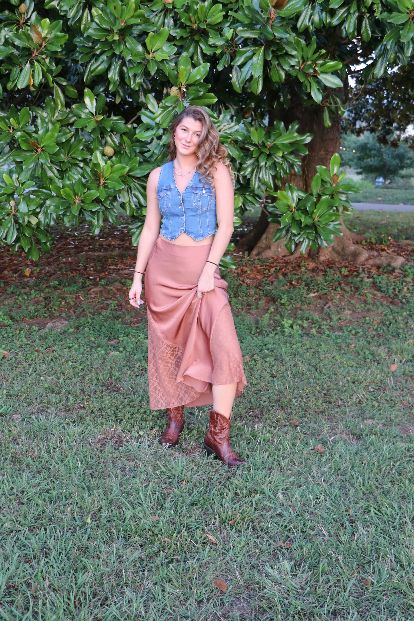 LACE TRIMMED MID-RISE SATIN MIDI SKIRT